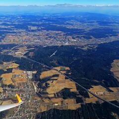 Flugwegposition um 11:49:41: Aufgenommen in der Nähe von Gemeinde Pinkafeld, Pinkafeld, Österreich in 2070 Meter
